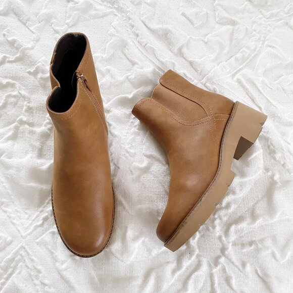 Naturalizer Women's Cade Lug Sole Ankle Boot Size 7.5 New - Picture 3 of 9